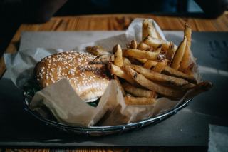 Fréquence consommation fast food : nutrition et bien-être