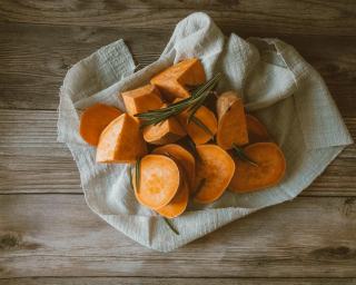 Patate douce crue : peut-on la manger et comment